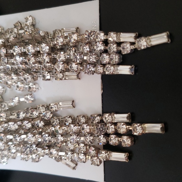 Serenity Fringe Chandelier Rhinestone Clip-on Earrings - Picture 5 of 6